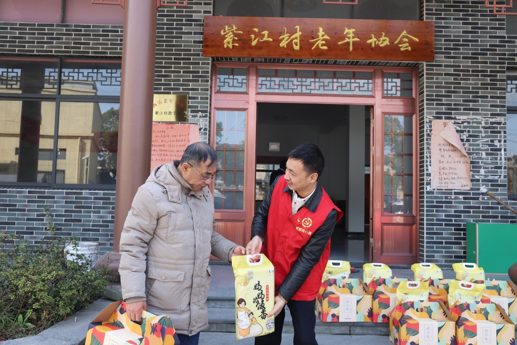 暖春意，敬老情-星空手机官方网站,星空（中国）多年坚持慰问孤寡老人
